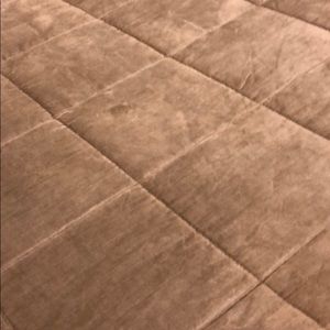 Meet your Posher, Thais